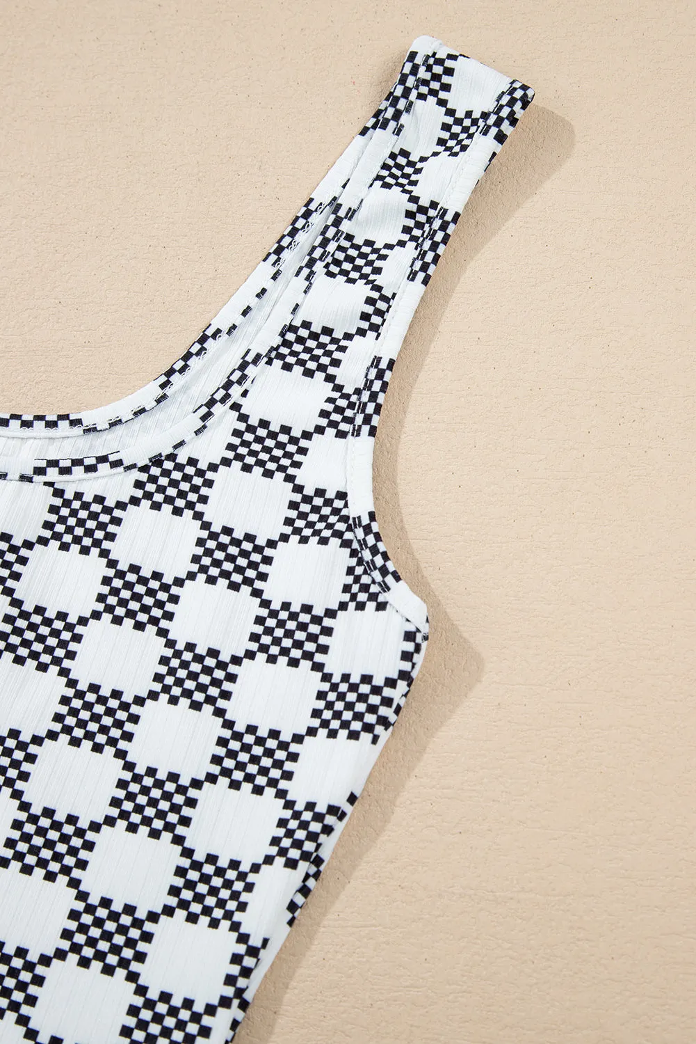 Checkered Print Cropped Tank Top with U-Neck