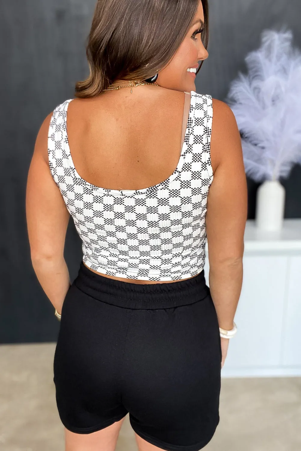 Checkered Print Cropped Tank Top with U-Neck