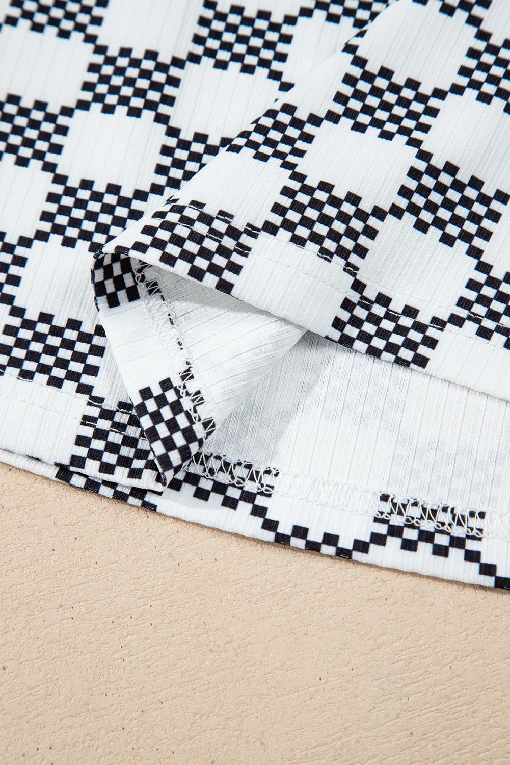 Checkered Print Cropped Tank Top with U-Neck
