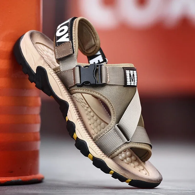 Fashion Anti-skid Men's Sandals / Light Mesh Sandals / Breathable Shoes with Strap