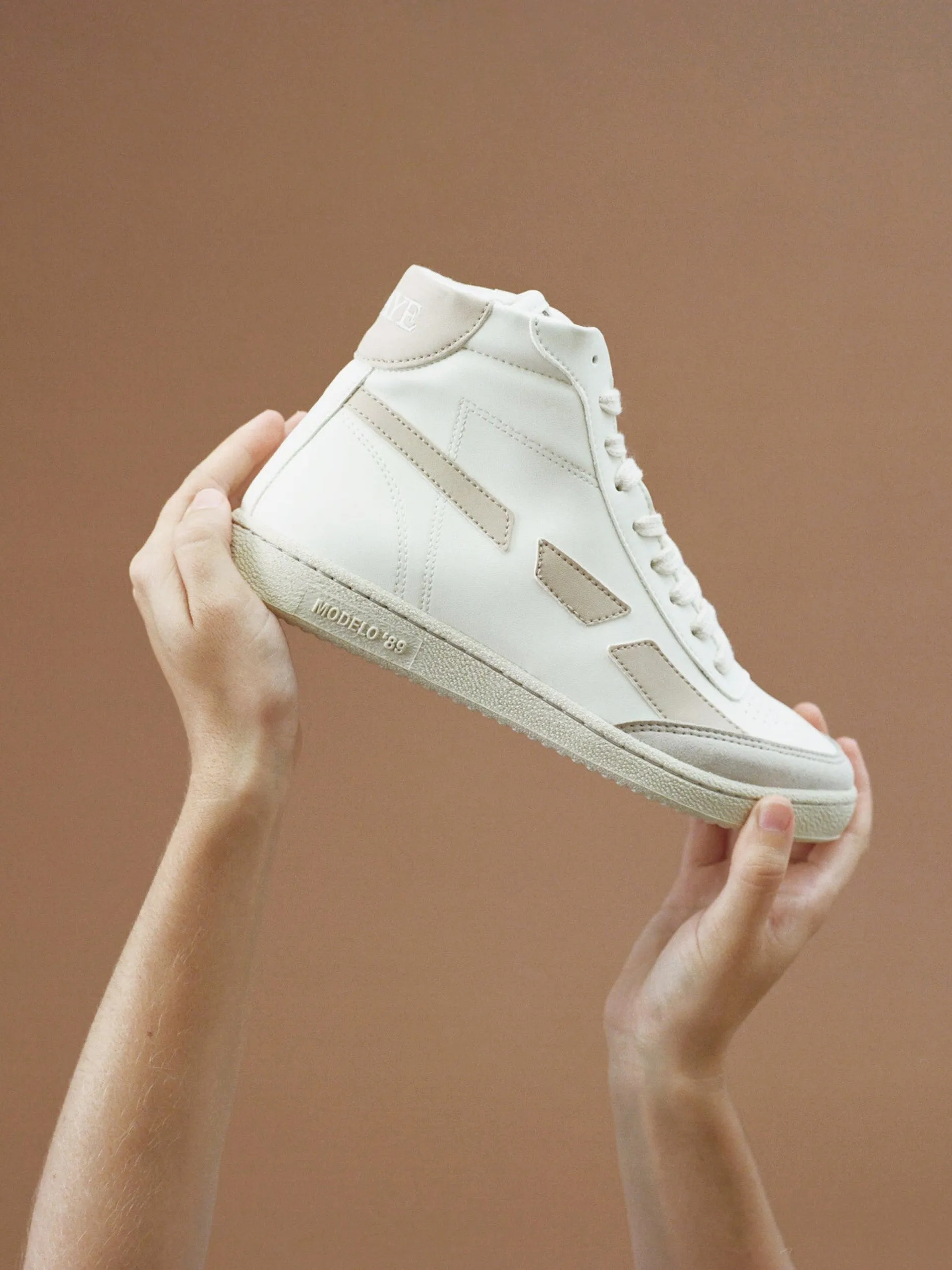 Modelo '89 hi trainer in beige
