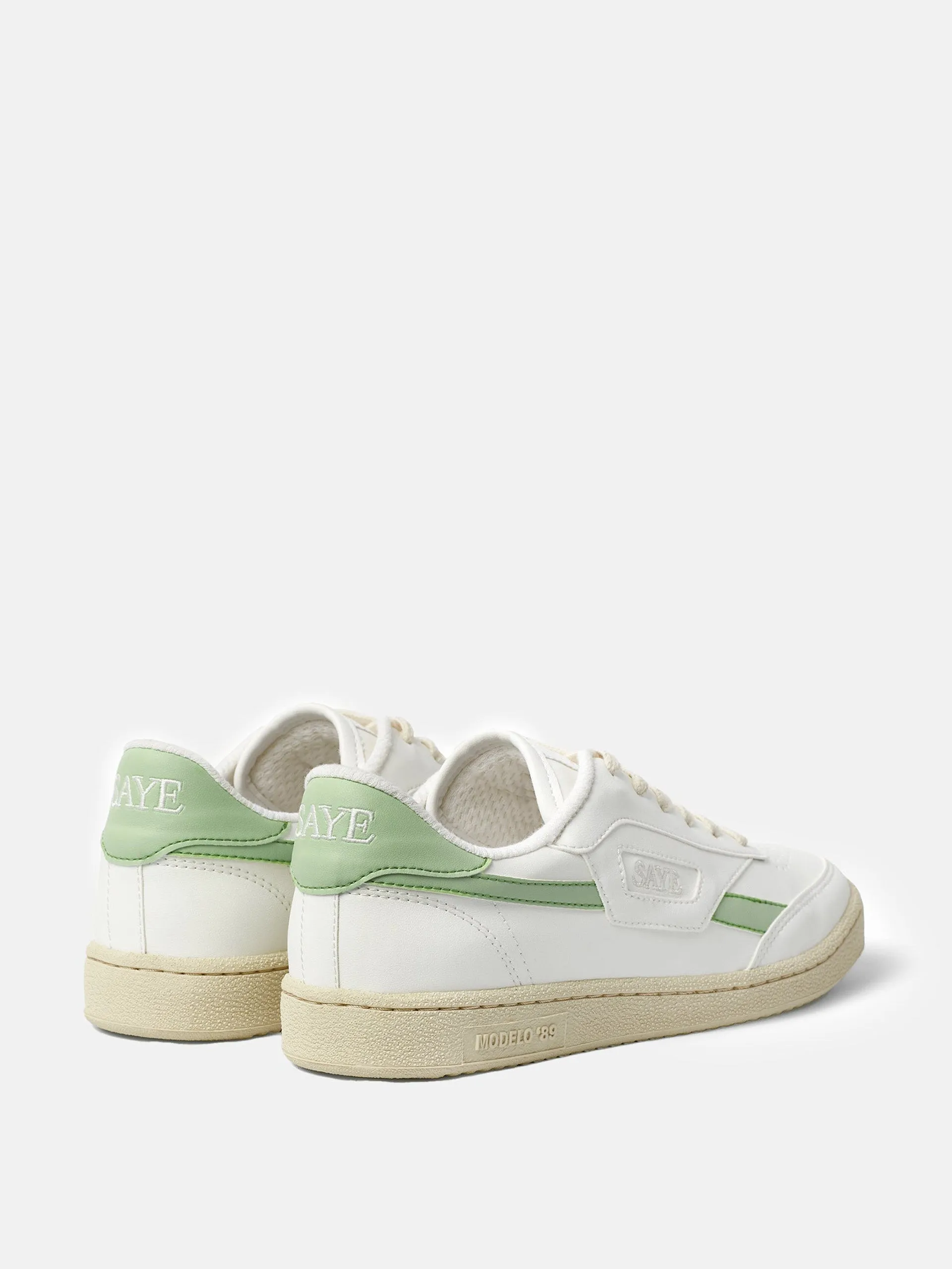 Modelo '89 trainer in Lima