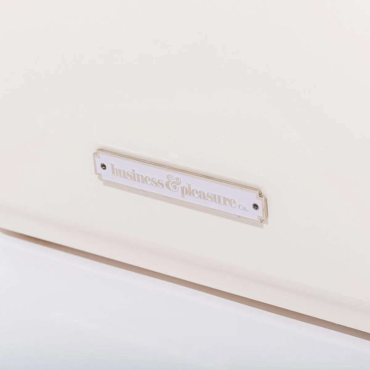 The Hemingway Cooler - Antique White - 52 Liters