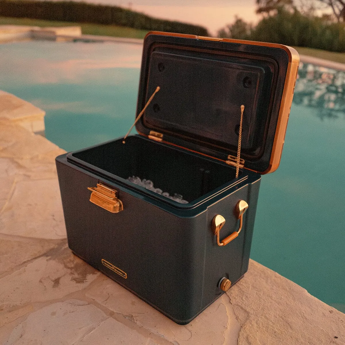 The Hemingway Cooler - Boathouse Navy - 52 Liters